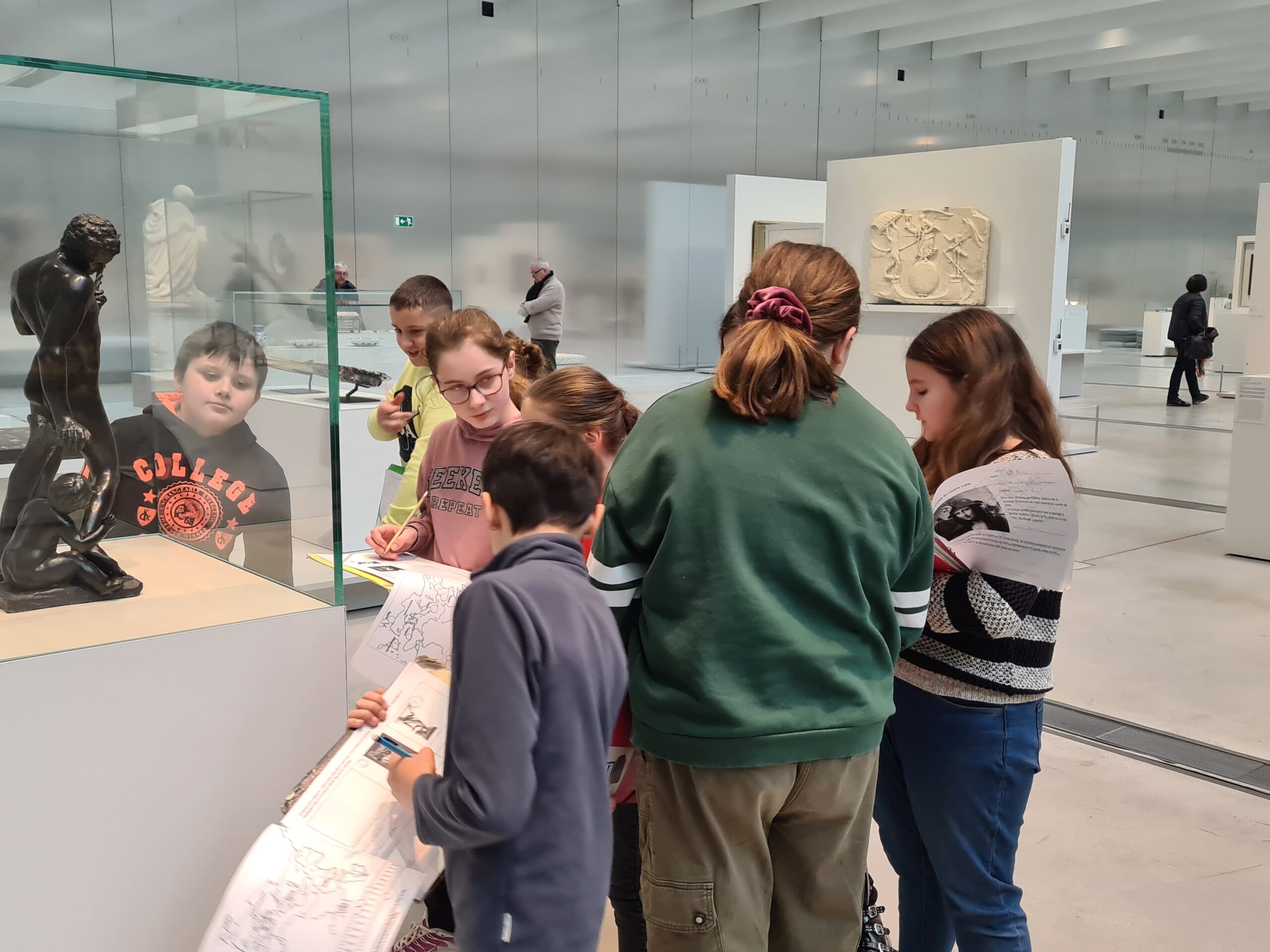 Chasse Aux Trésors Dans La Galerie Du Temps Au Louvres-Lens - Collège ...